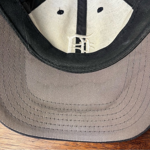 MLB | Black Detroit Tigers Adjustable Baseball Cap, One Size - Picture 7 of 7